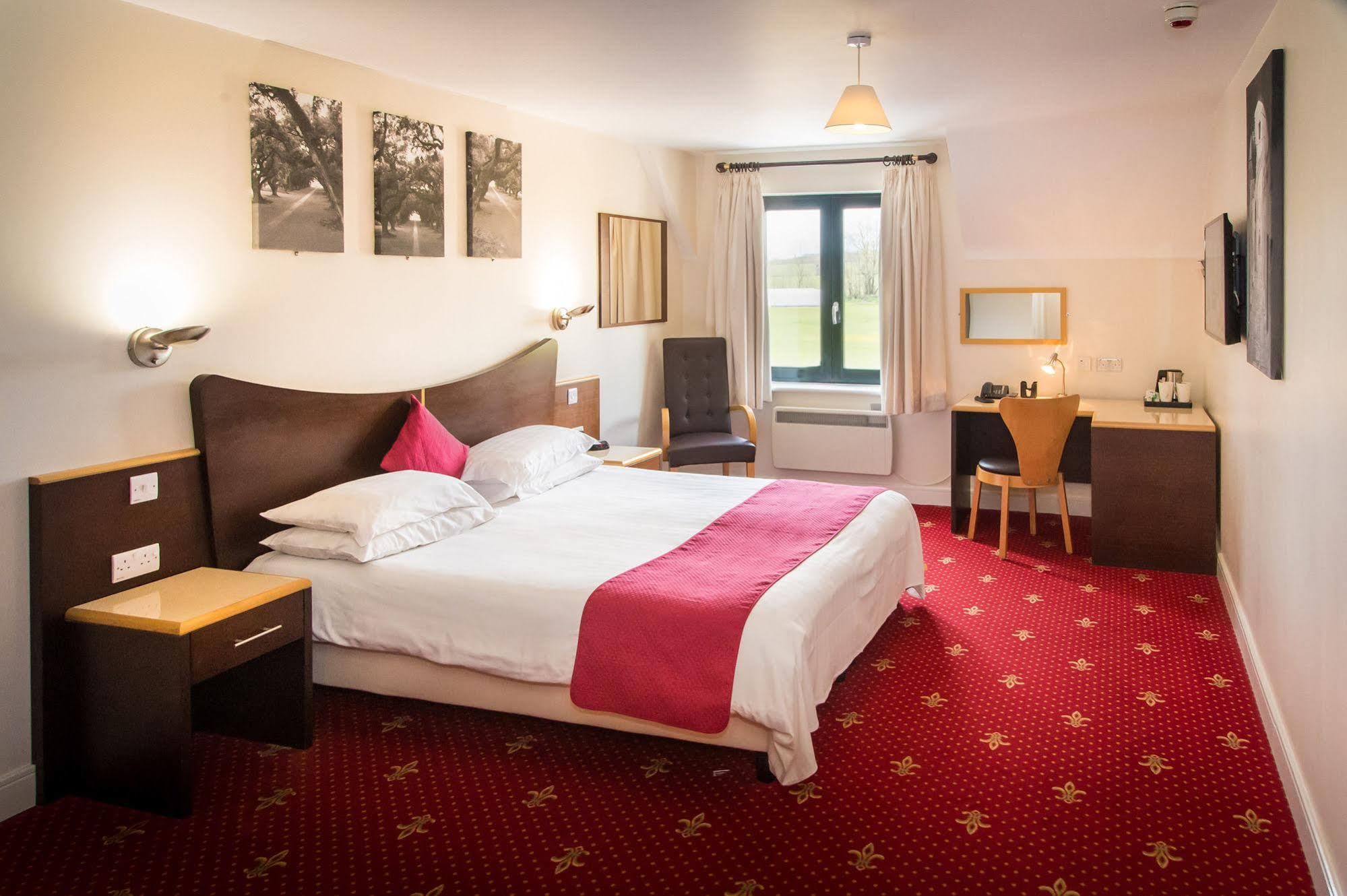 The Sharnbrook Hotel Extérieur photo