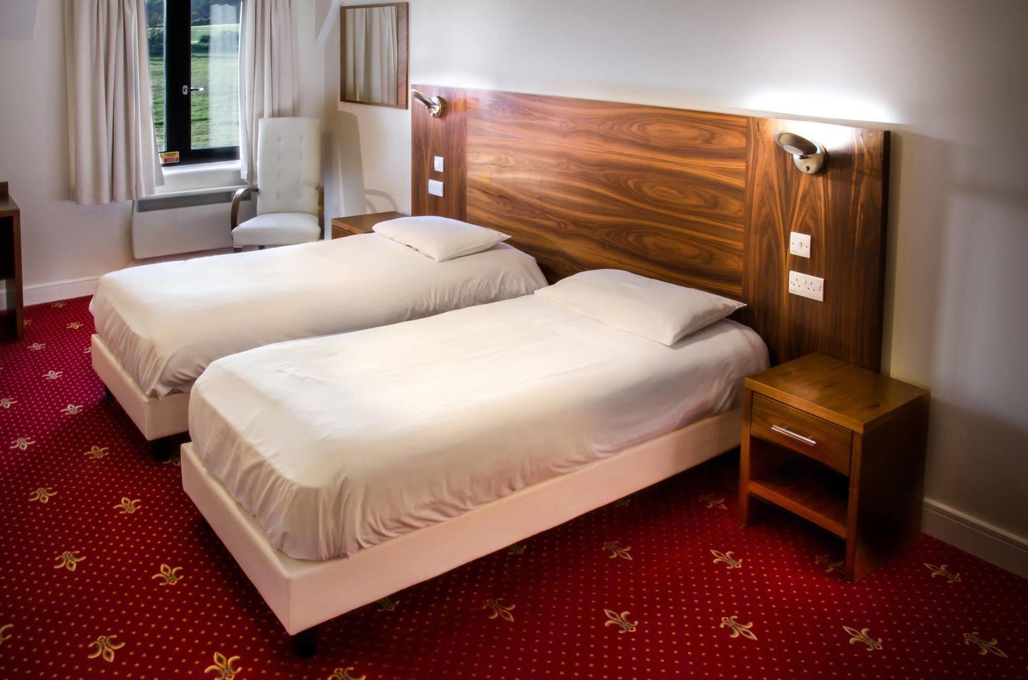 The Sharnbrook Hotel Extérieur photo